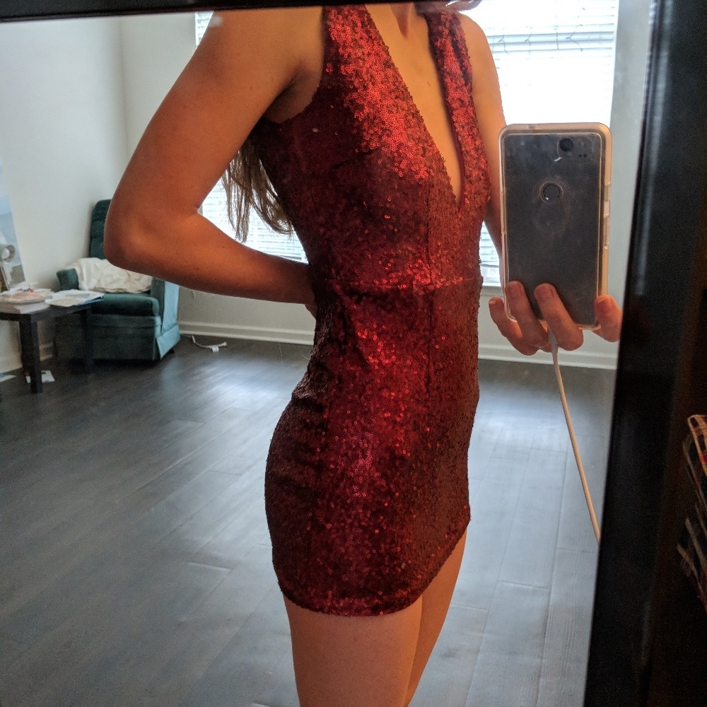 Tobi Burgundy Deep V Sequin Dress - Picture 7 of 7